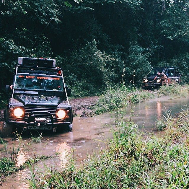 pictures-of-belize-offroad-in-chiquibul-rainforest-reserve-jeep