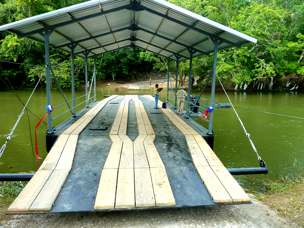 Belize-xunantunich-river-ferry