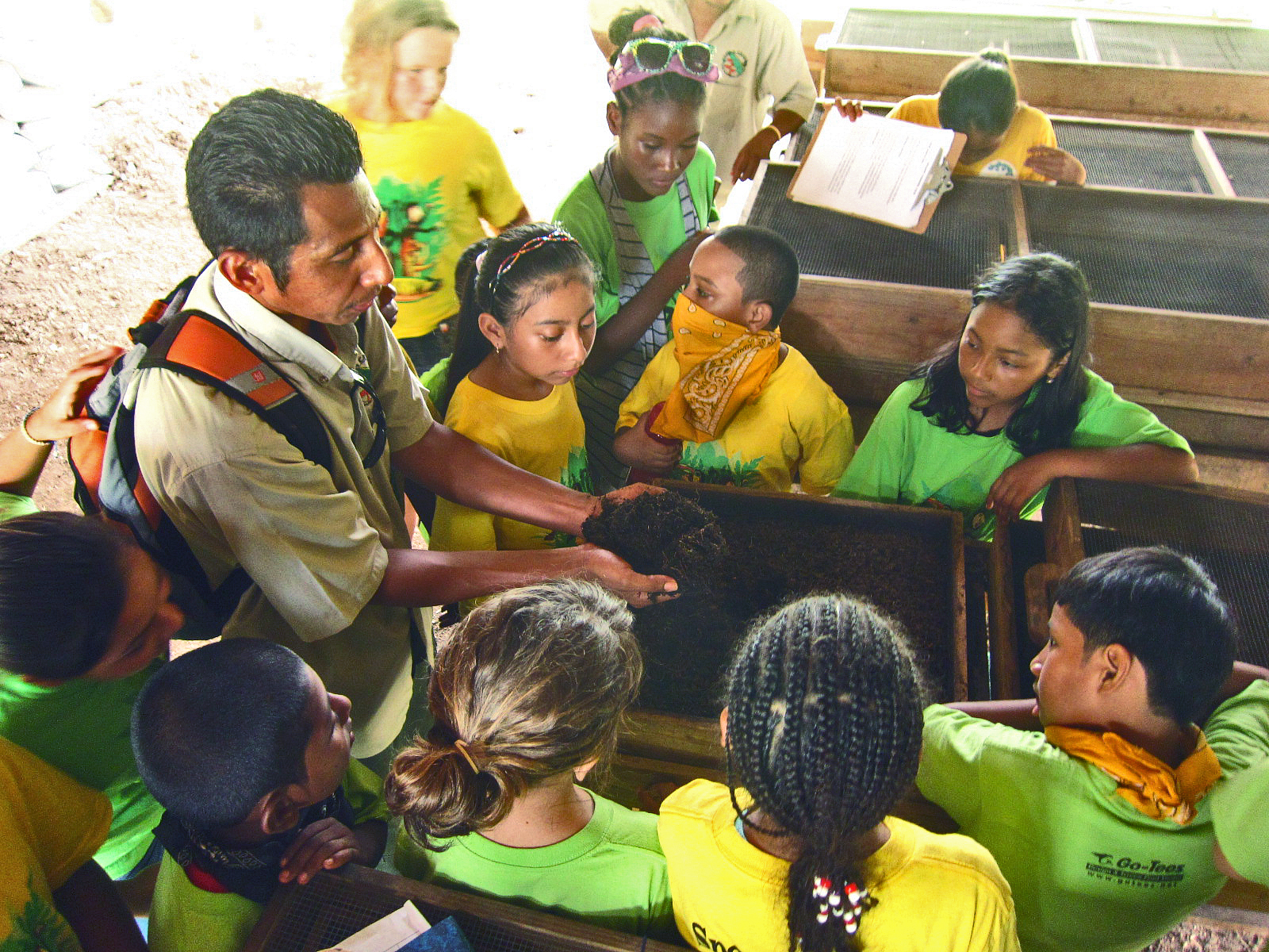 Kids-Learning-about-Vermicompost