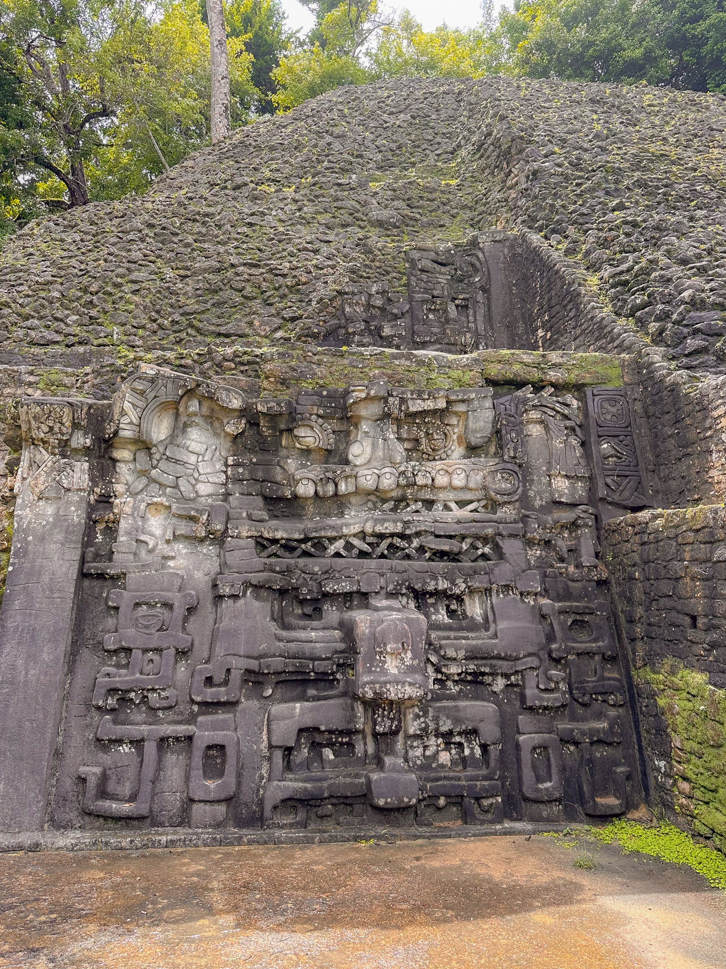 Maya temples Belize Caracol 