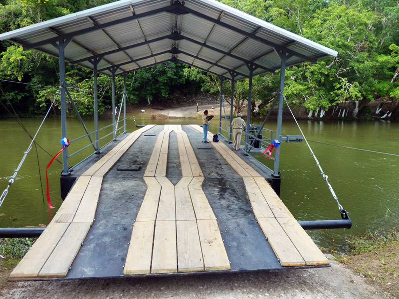 belize-handcranked-ferry-cayo-district-chaa-creek
