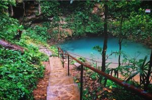 Blue-hole _n