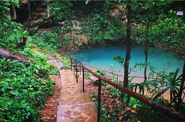 Blue-hole _n