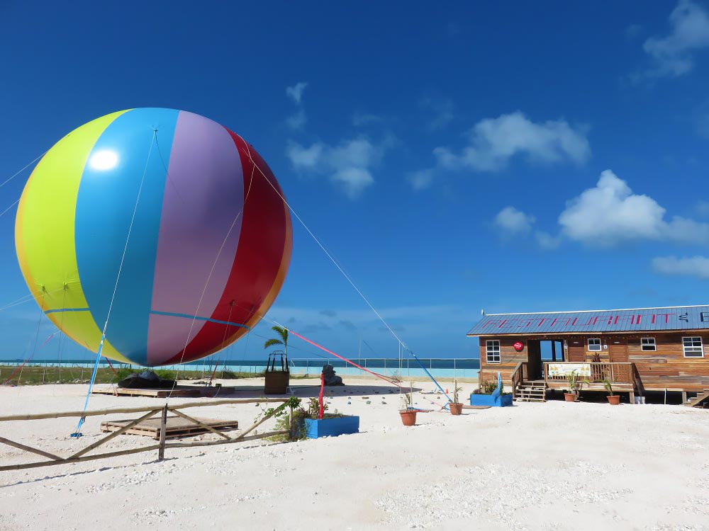 belize_city_guide_helium_balloon_tour