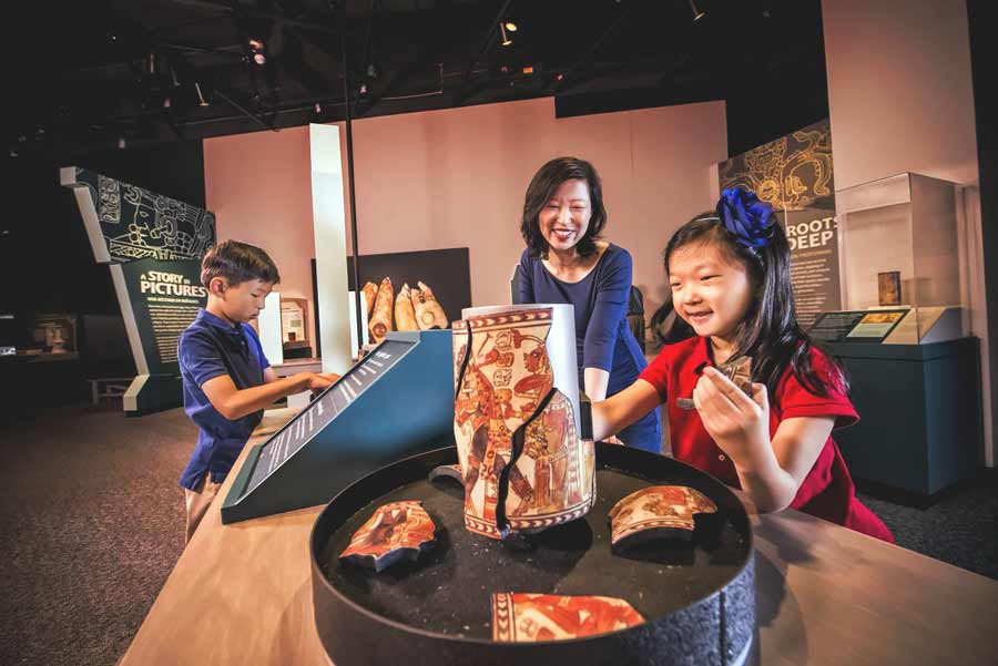Belize maya artefacts meseum display 2018